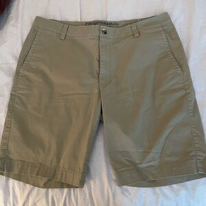 Cutter & Buck men’s voyager shorts. US 36. New without tags.